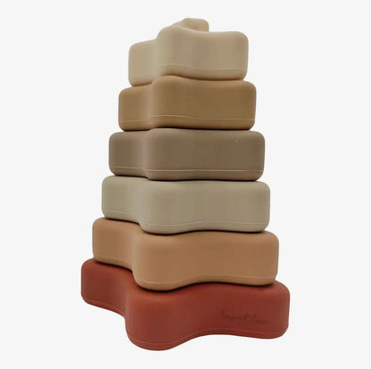 Sensorische stapeltoren van siliconen in beige voor baby's — zachte stapelringen van Sensory Wereld