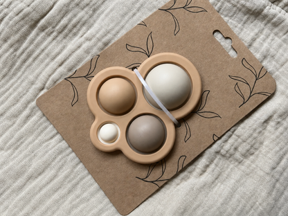 Pop-it in gebruik door kind — fidget speelgoed voor concentratie en sensorisch spel