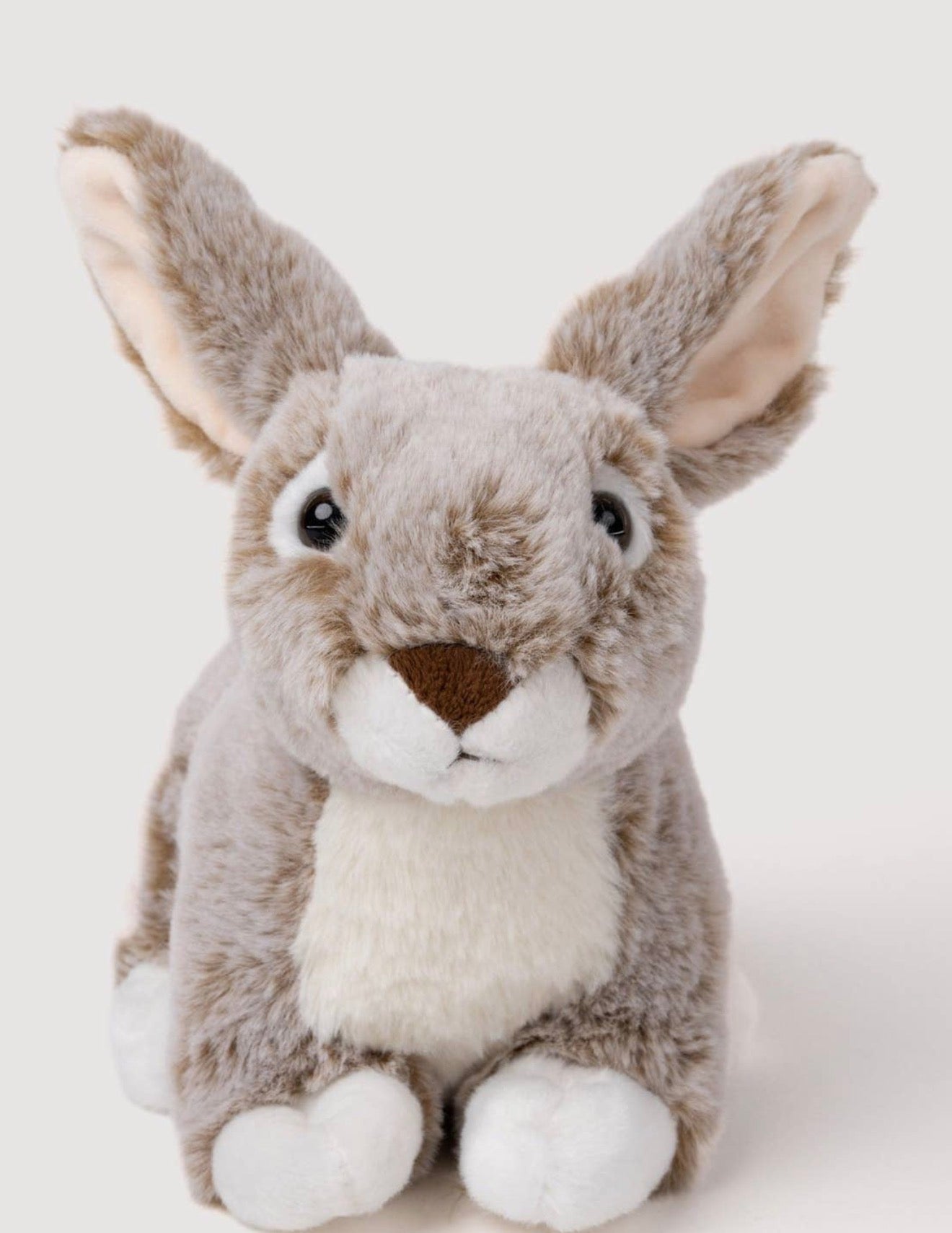 Vooraanzicht van de Dreamies Bunny knuffel, een konijn met beige-bruine vacht en witte details