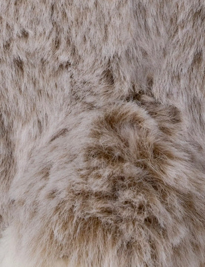 Close-up van de zachte beige-bruine vacht van de Dreamies Bunny knuffel