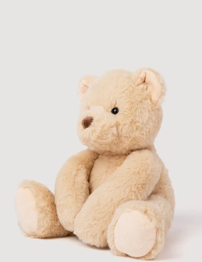 Zijaanzicht van de Hjalmar teddybeer knuffel met lange armen