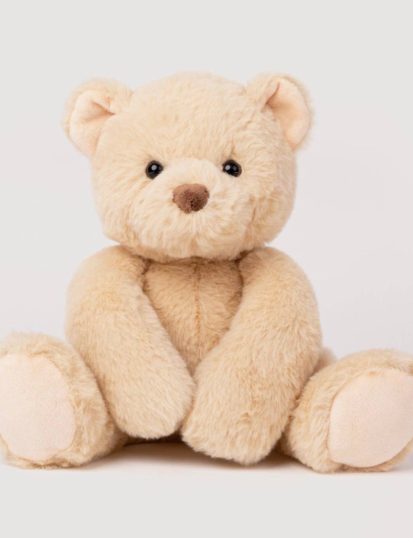 Vooraanzicht van de Hjalmar teddybeer knuffel in lichtbeige